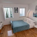 Nik - Cosy And Stylish